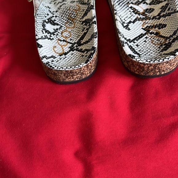 Ccocci black/ white sandals with 2 clear straps with buckles. Size 7 - Picture 7 of 7